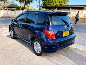 Toyota IST 2001 Blue