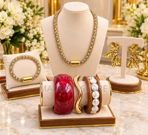 Women Fashionable Set of Necklace and Earrings