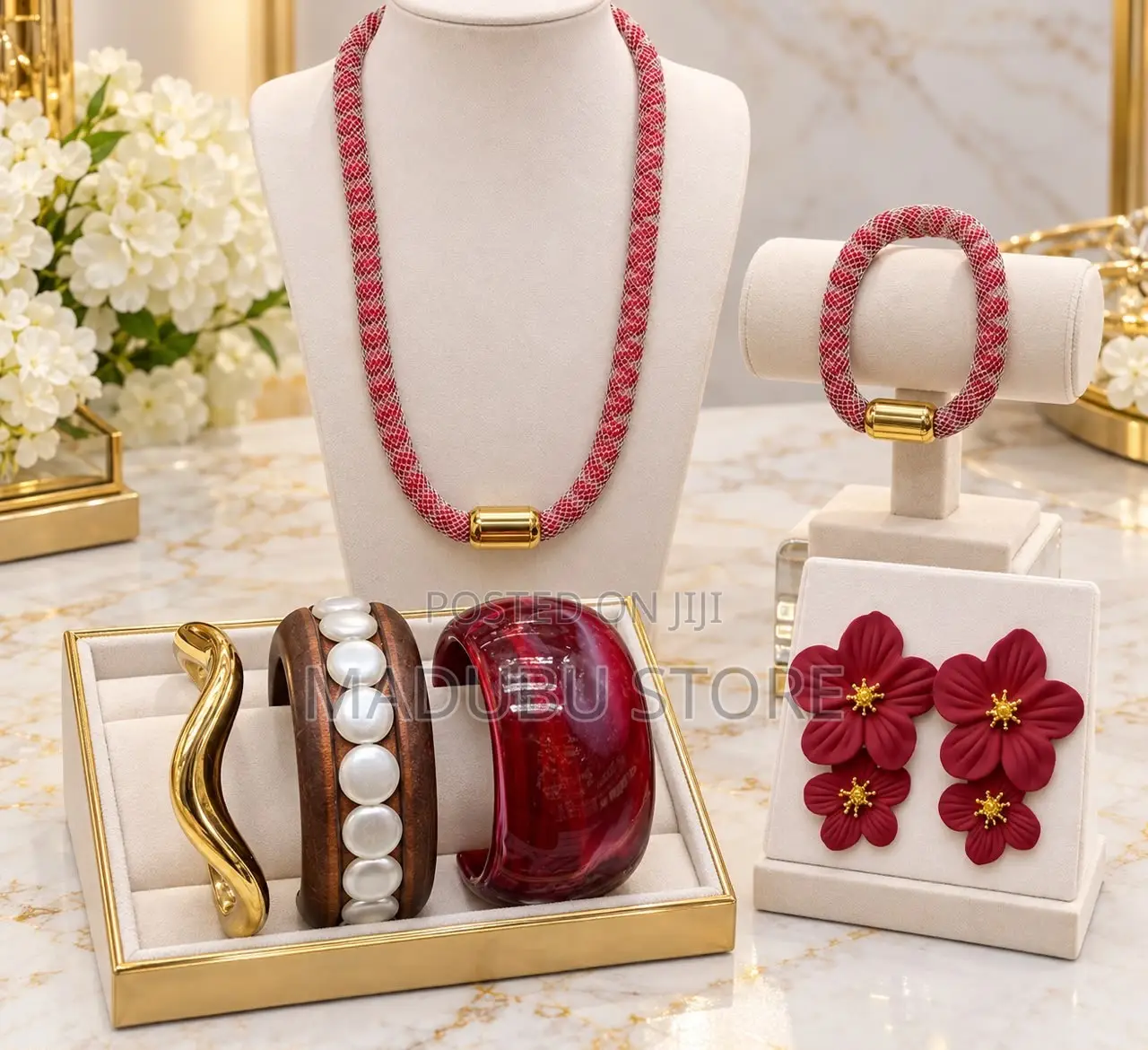 Women Fashionable Set of Necklace and Earrings