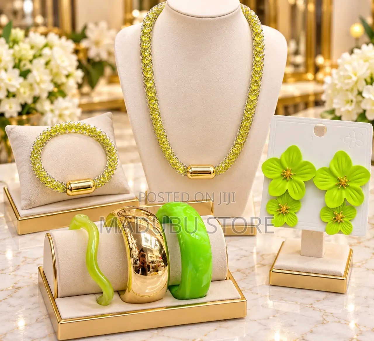 Women Fashionable Set of Necklace and Earrings