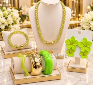 Women Fashionable Set of Necklace and Earrings