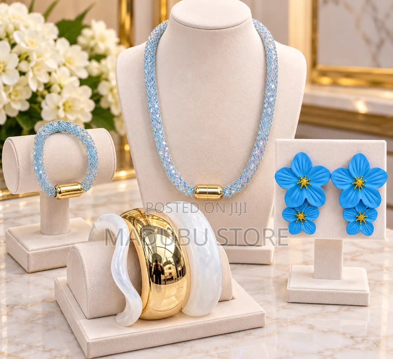 Women Fashionable Set of Necklace and Earrings
