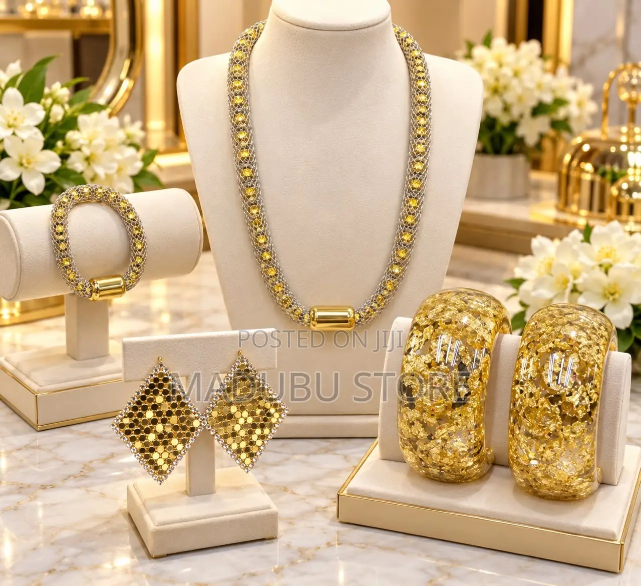 Women Fashionable Set of Necklace and Earrings