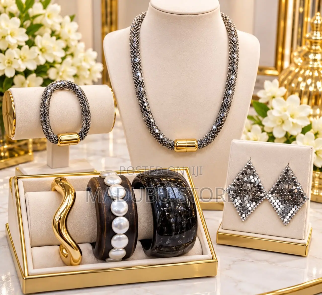 Women Fashionable Set of Necklace and Earrings