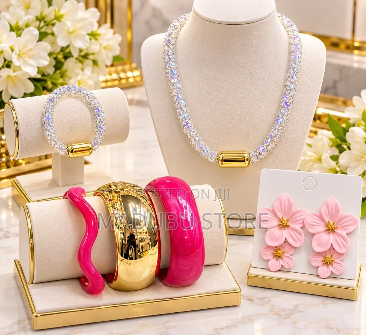 Women Fashionable Set of Necklace and Earrings
