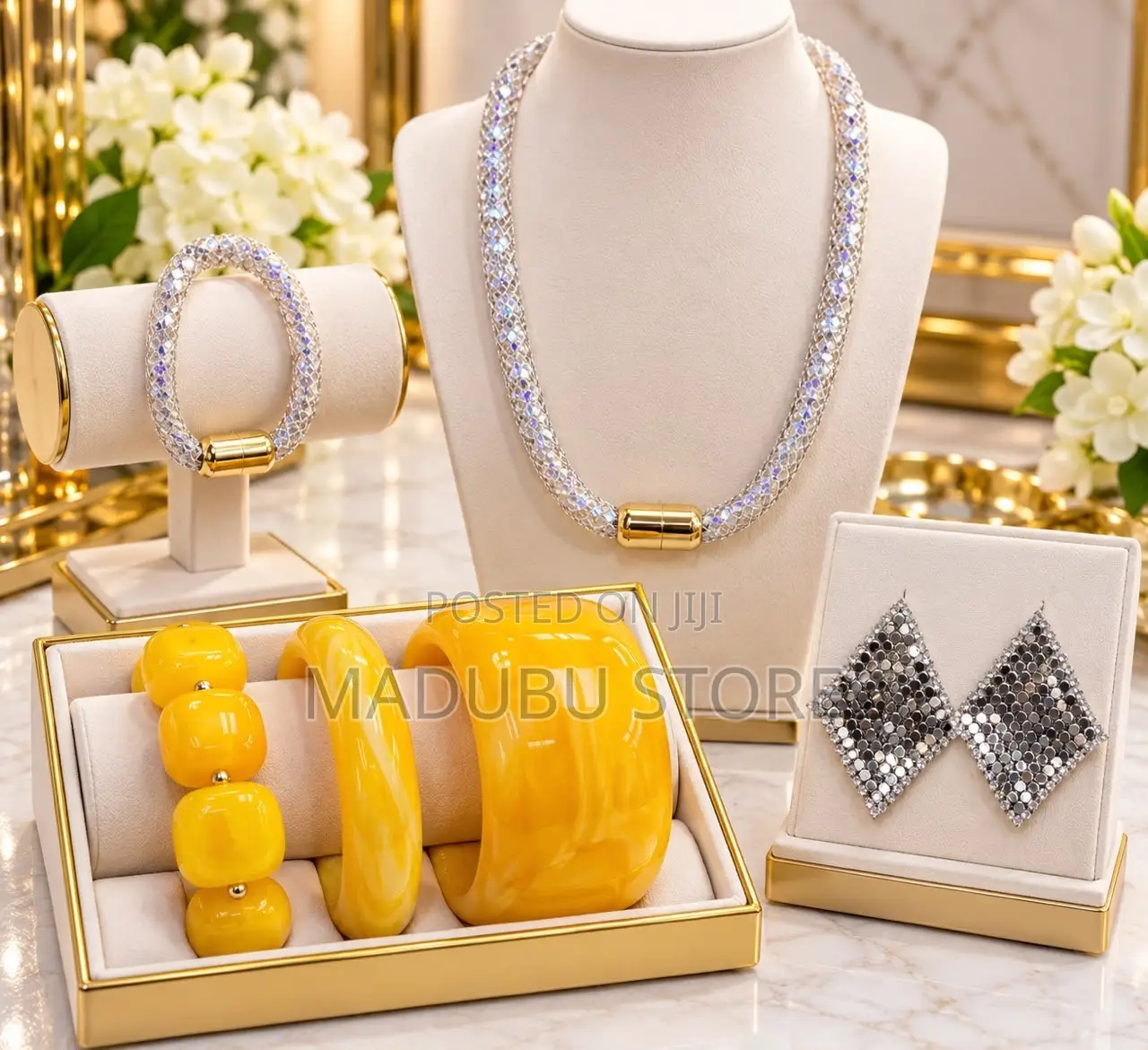 Women Fashionable Set of Necklace and Earrings