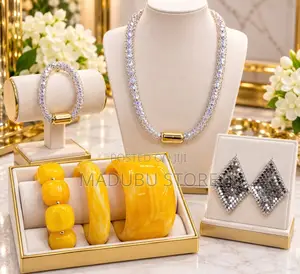 Women Fashionable Set of Necklace and Earrings