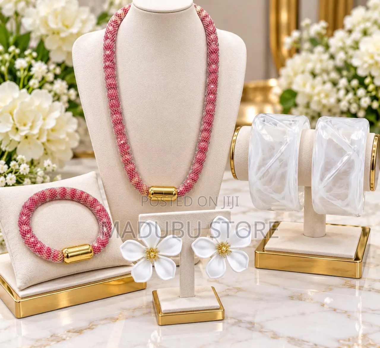 Women Fashionable Set of Necklace and Earrings