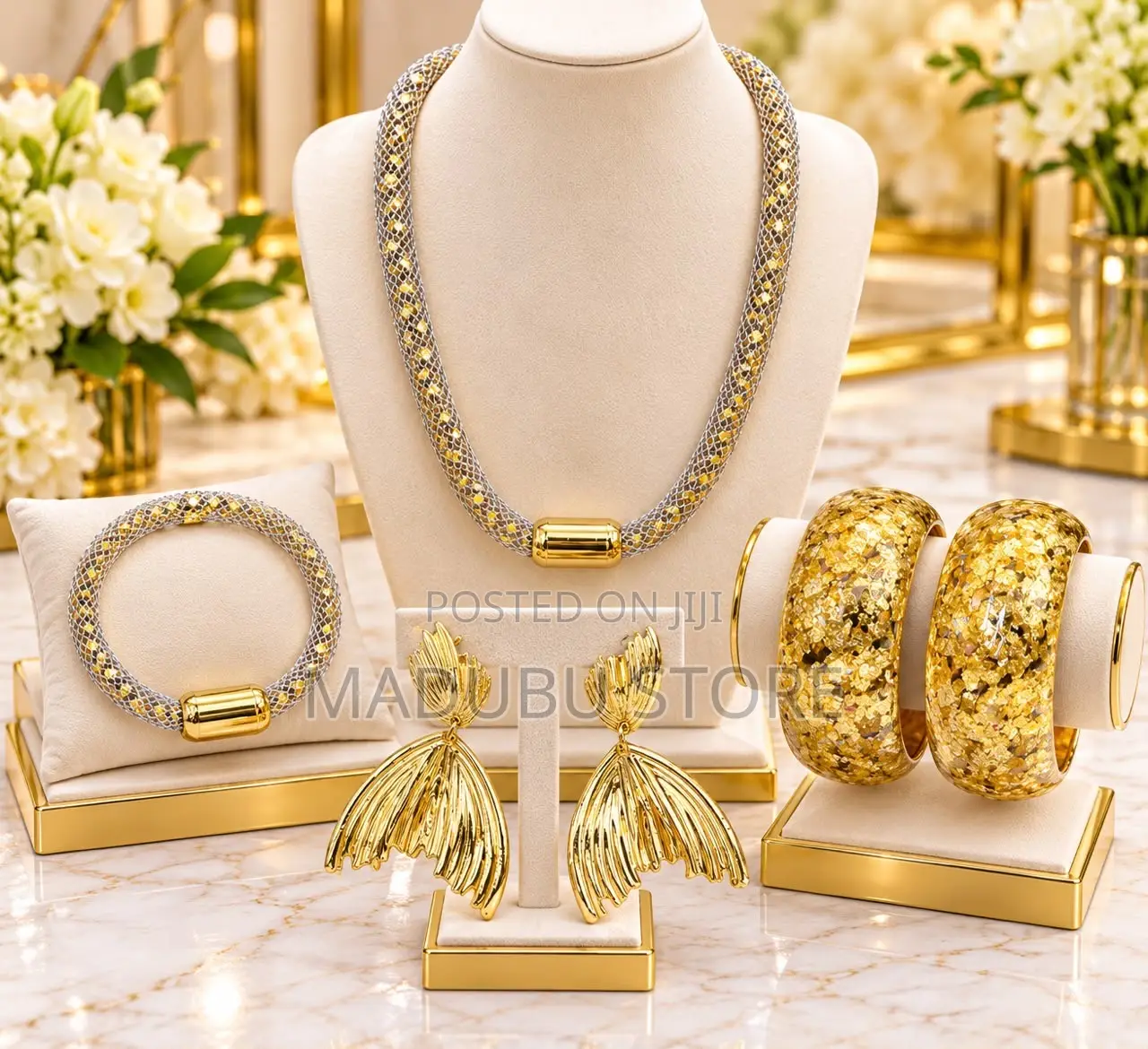 Women Fashionable Set of Necklace and Earrings