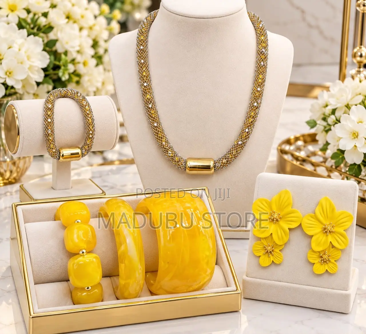 Women Fashionable Set of Necklace and Earrings