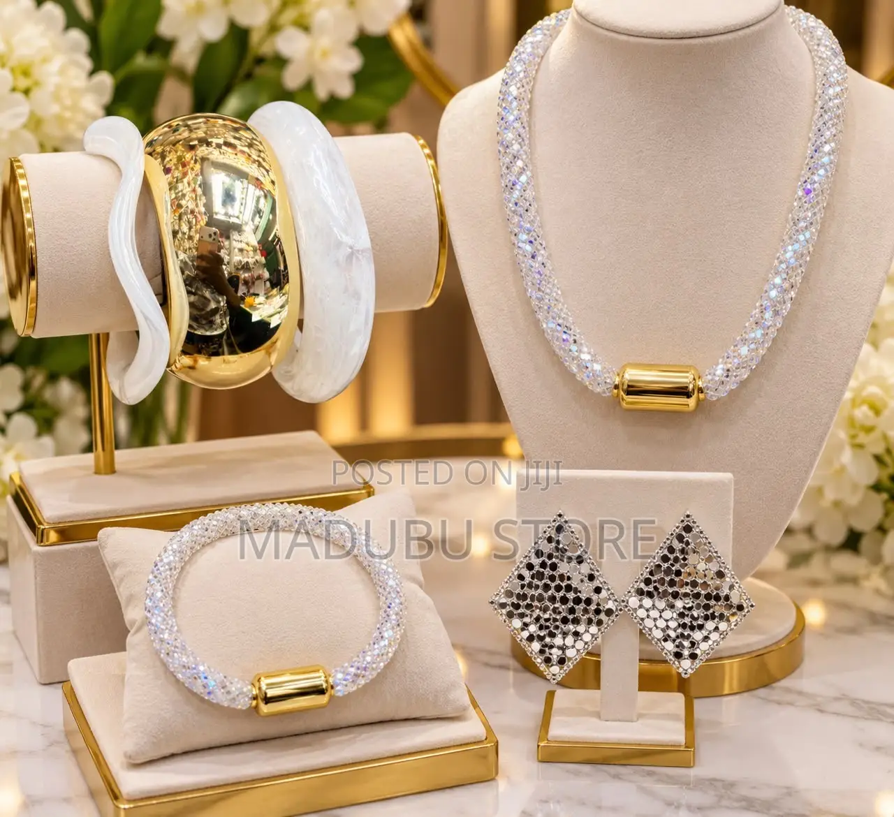 Women Fashionable Set of Necklace and Earrings