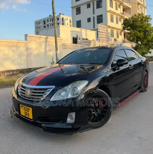 Toyota Crown 2010 Maroon