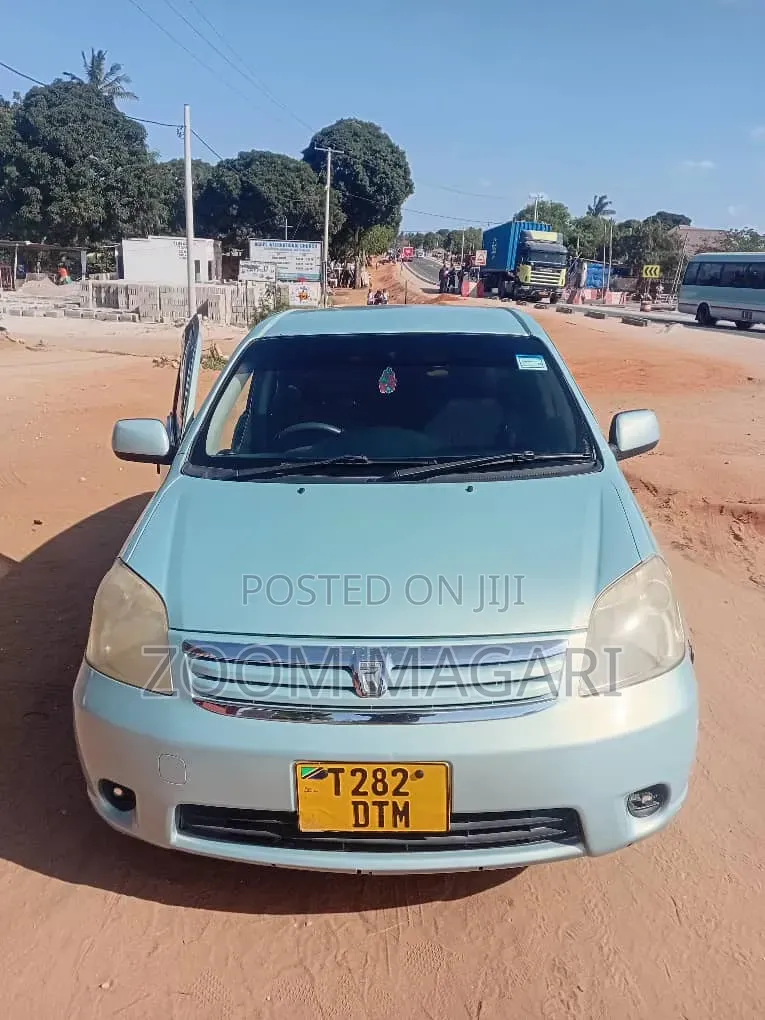 Toyota Raum 2002 Blue