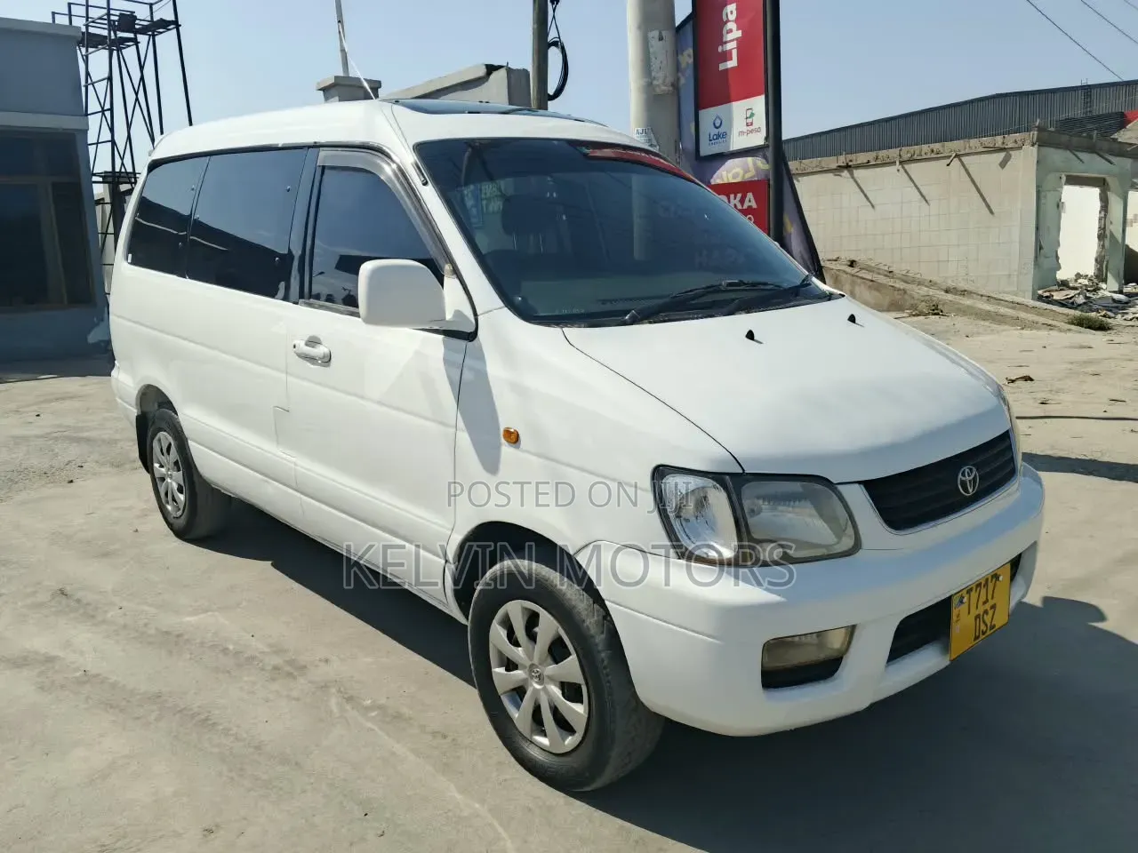 Toyota Noah 2002 White