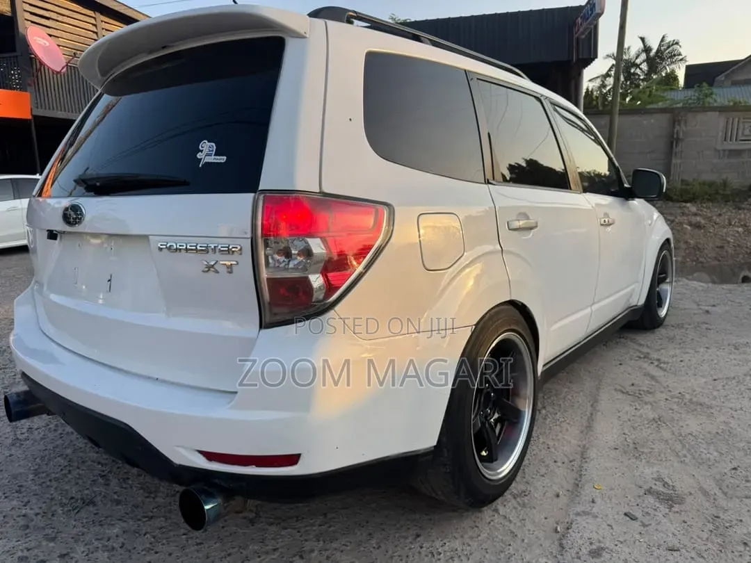 Subaru Forester 2011 Pearl