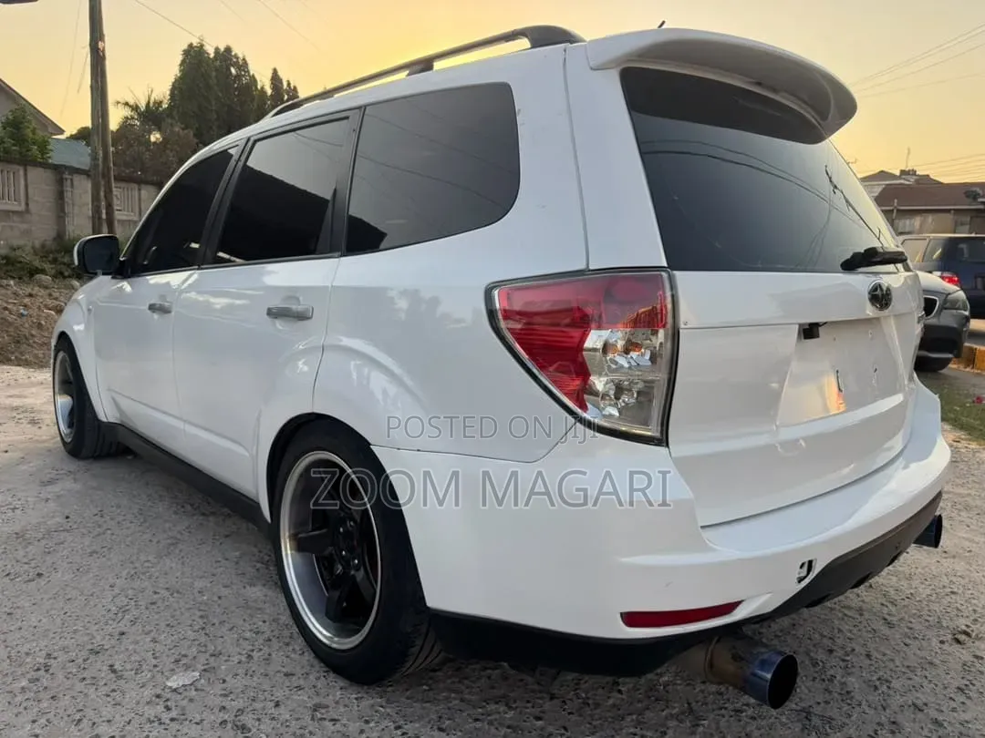 Subaru Forester 2011 Pearl