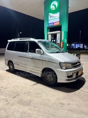 Toyota Noah 2001 Silver