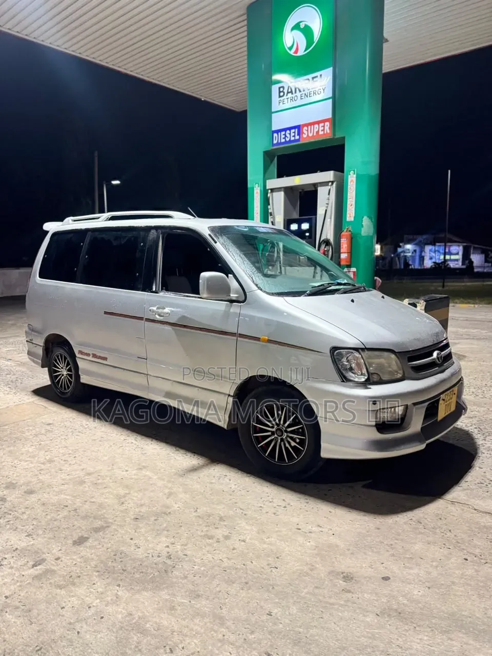 Toyota Noah 2001 Silver