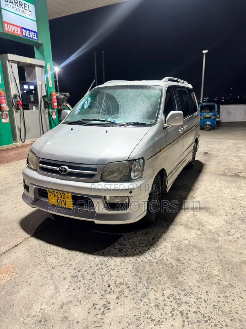 Toyota Noah 2001 Silver