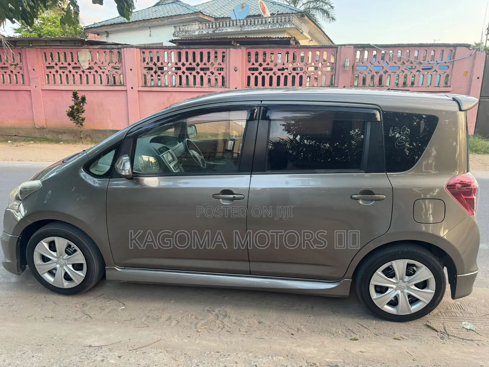 Toyota Ractis 2008 Gray