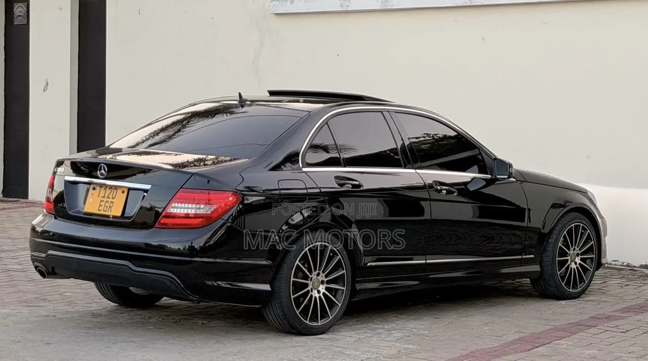 Mercedes-Benz C180 2013 Black