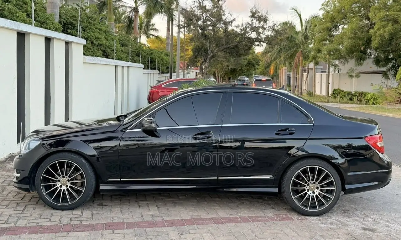 Mercedes-Benz C180 2013 Black