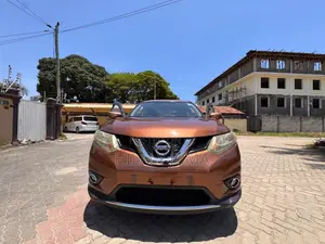 Nissan X-Trail 2.5 Petrol AWD 2016 Gold