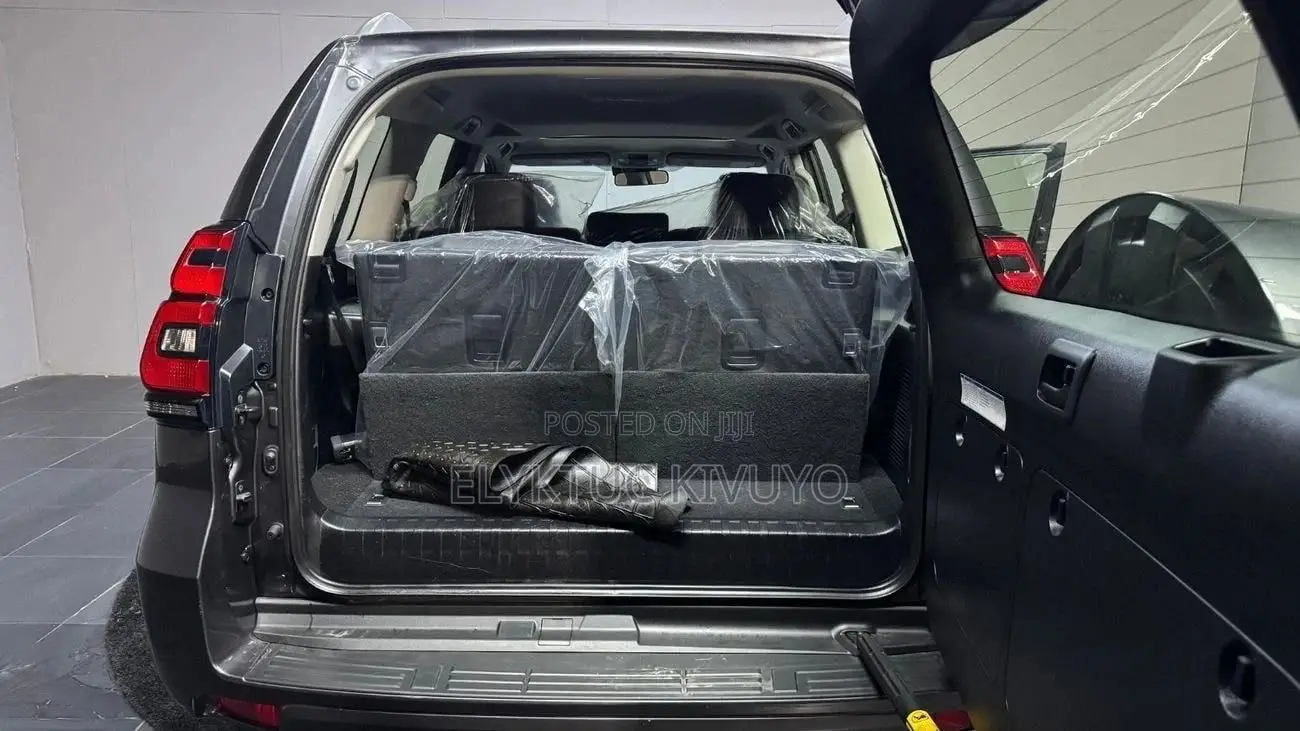 Toyota Land Cruiser Prado 2.8 2023 Black