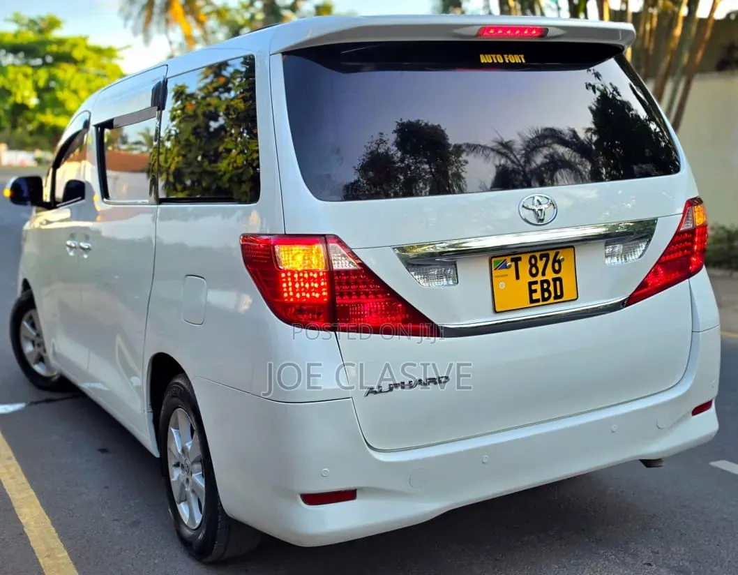 Toyota Alphard 2.4 Petrol FWD 2012 White