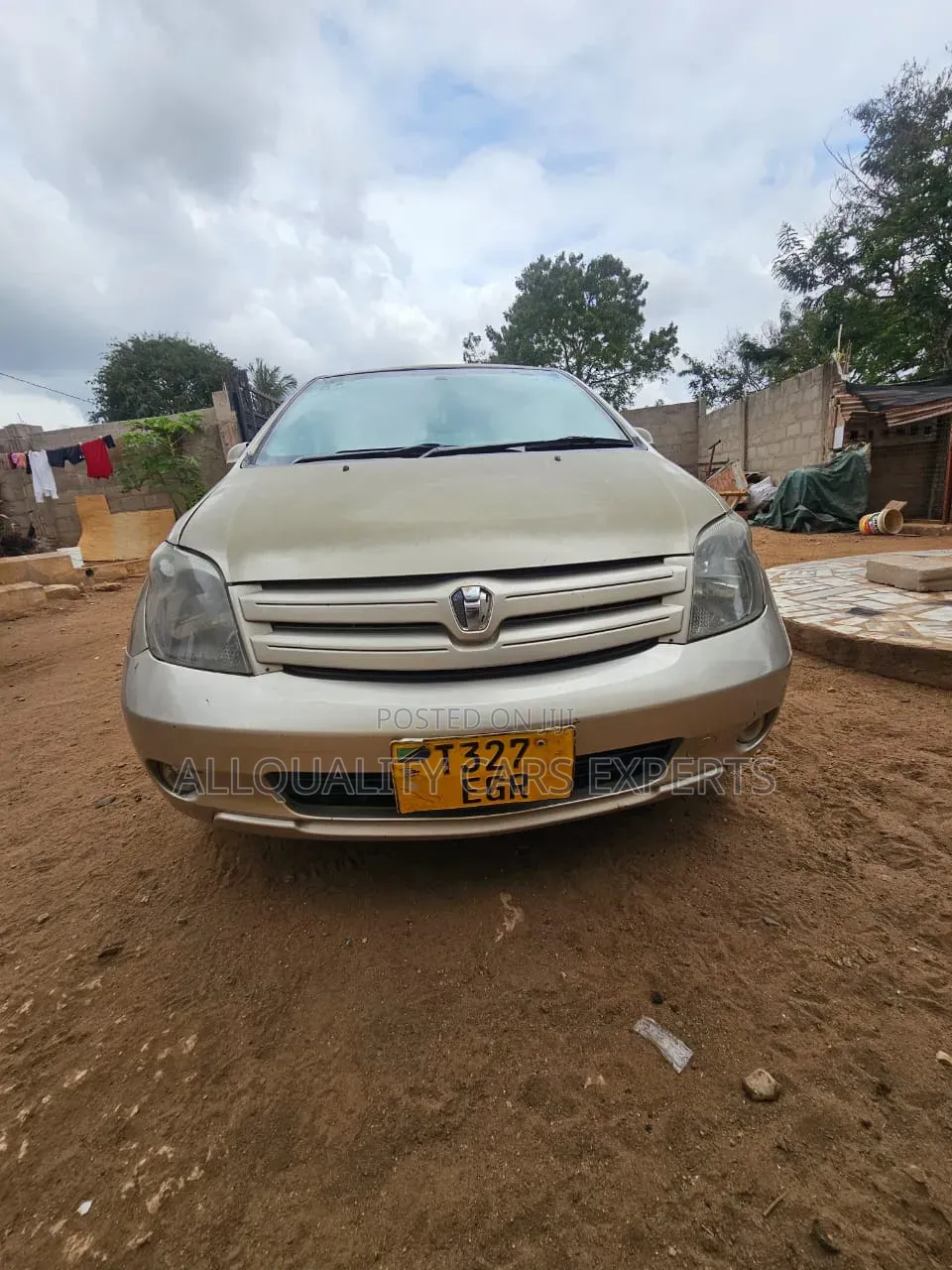Toyota IST 2003