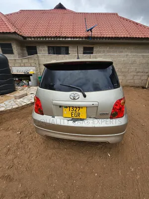 Toyota IST 2003