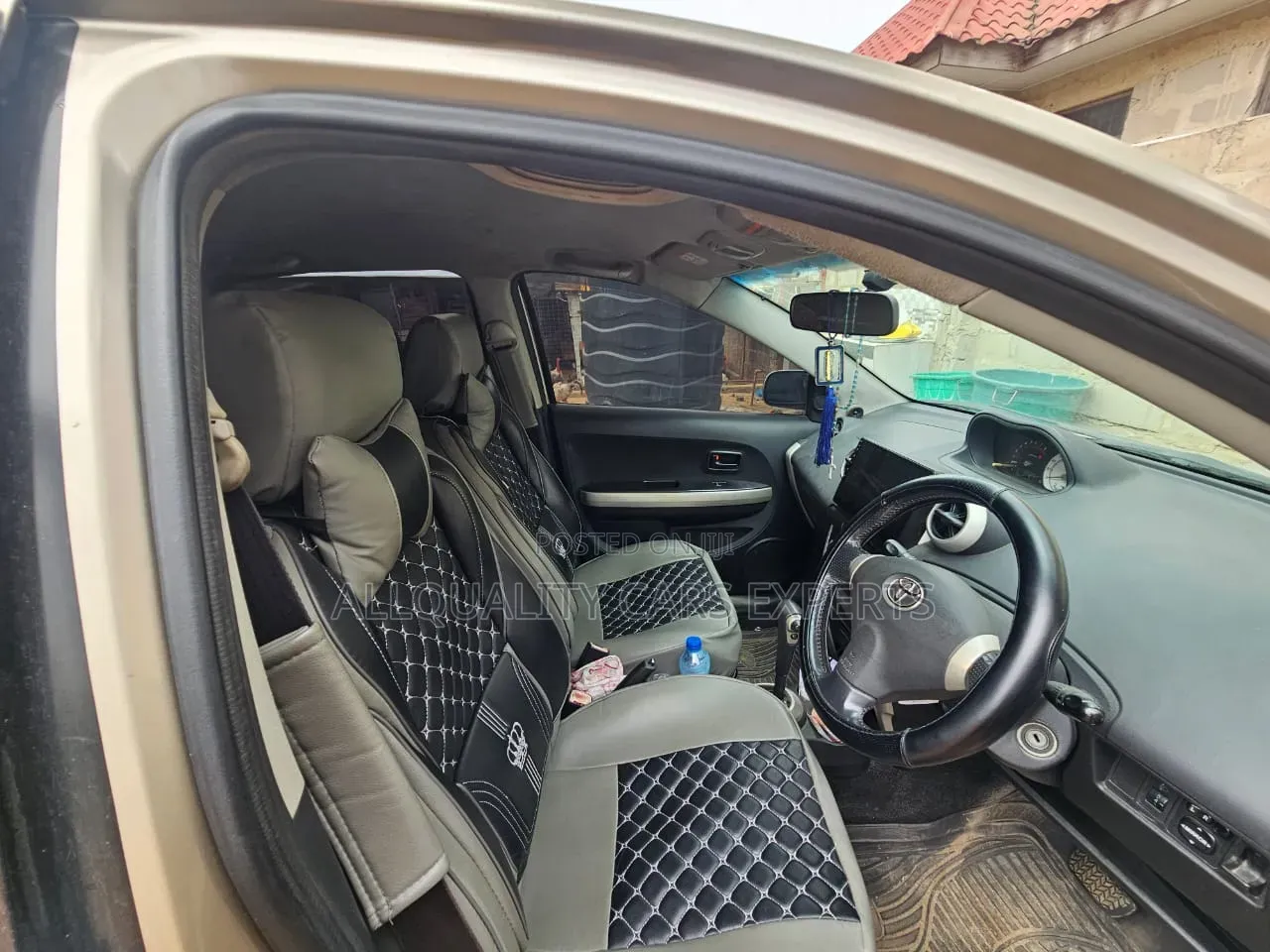 Toyota IST 2003