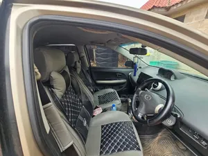Toyota IST 2003