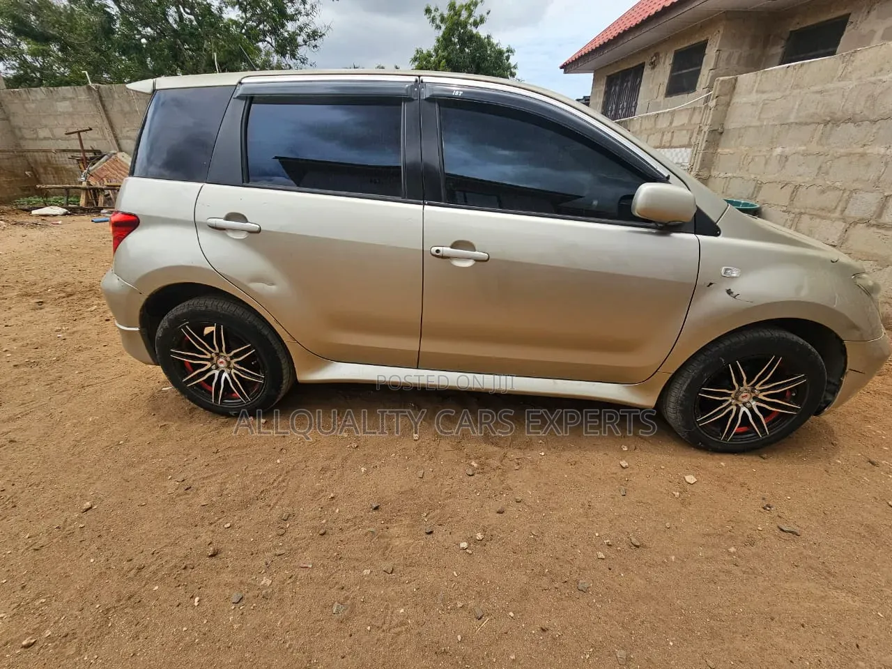 Toyota IST 2003