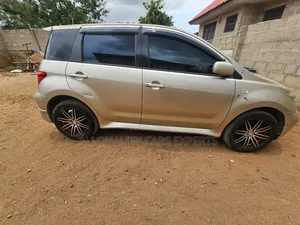 Toyota IST 2003