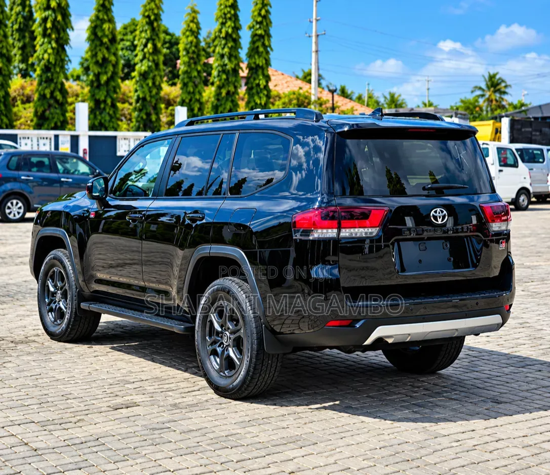 New Toyota Land Cruiser LC300 2024 Black