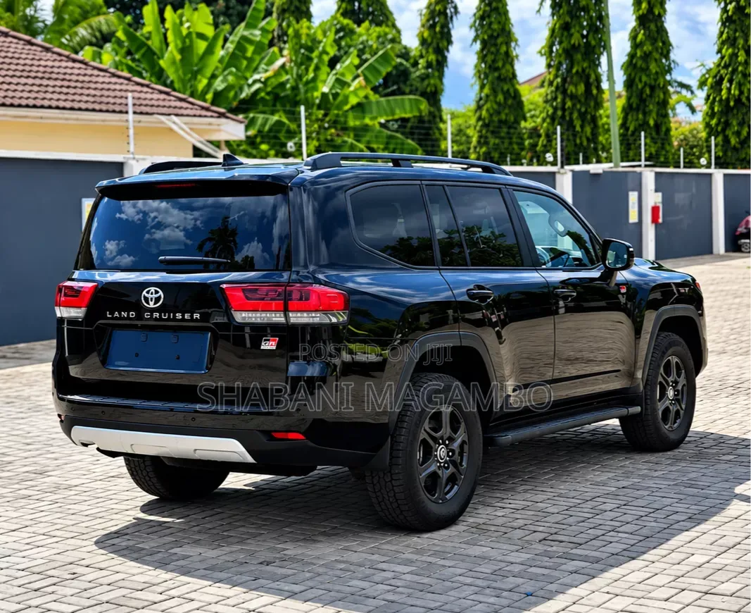 New Toyota Land Cruiser LC300 2024 Black
