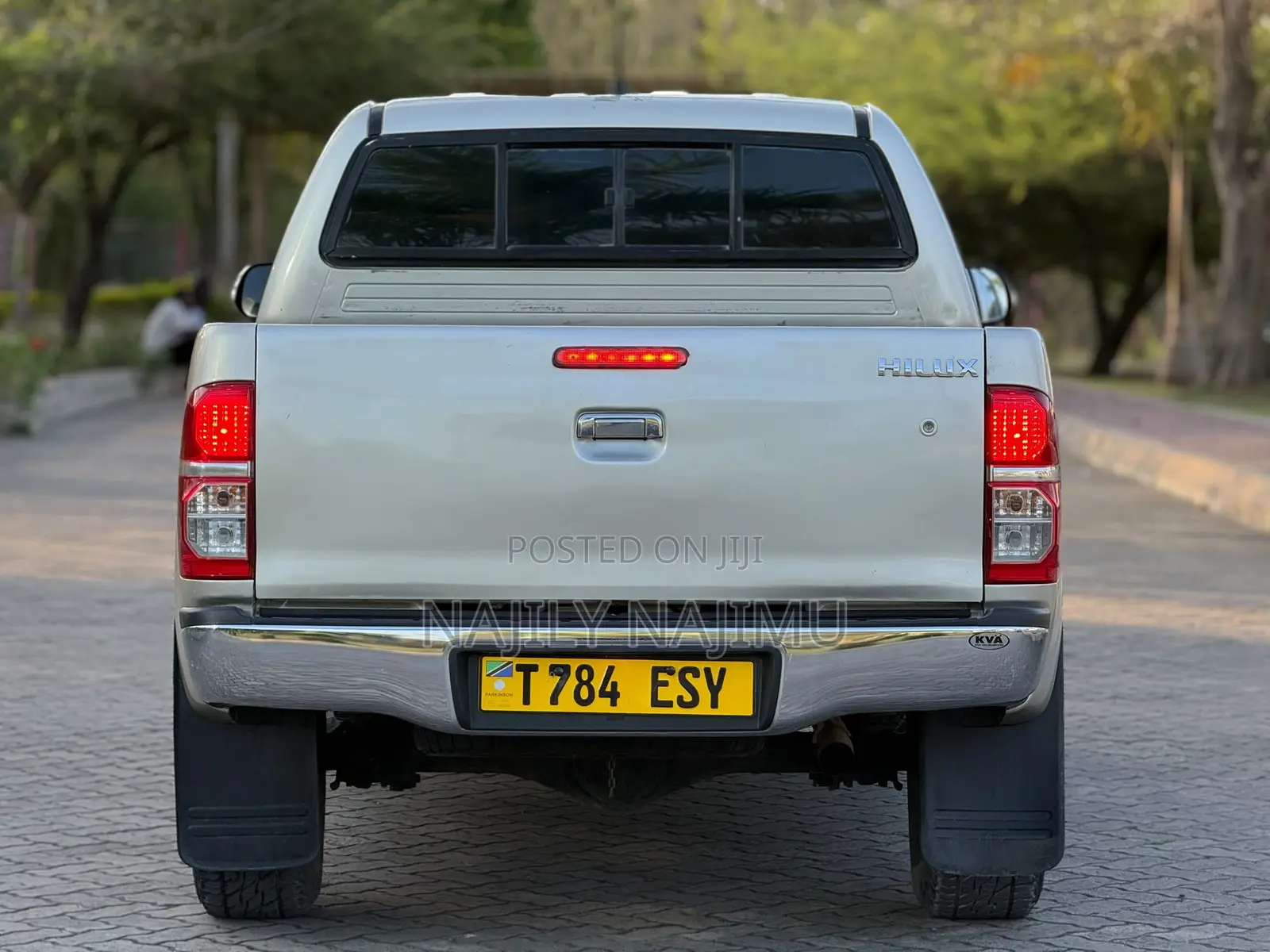 Toyota Hilux 2.5 D-4D 4X4 SRX 2012 Gold