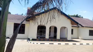 5bdrm Bungalow in Ediba Real Estate, Njiro for rent
