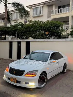 Toyota Crown 2006 White