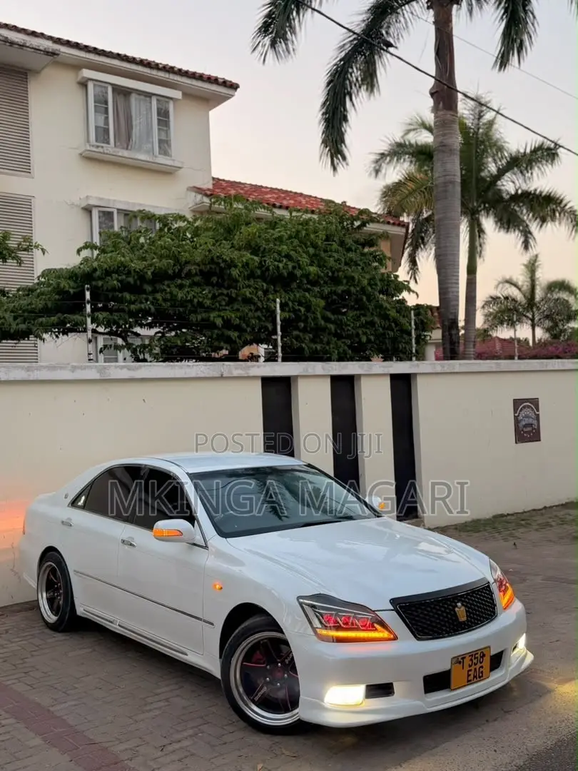 Toyota Crown 2006 White