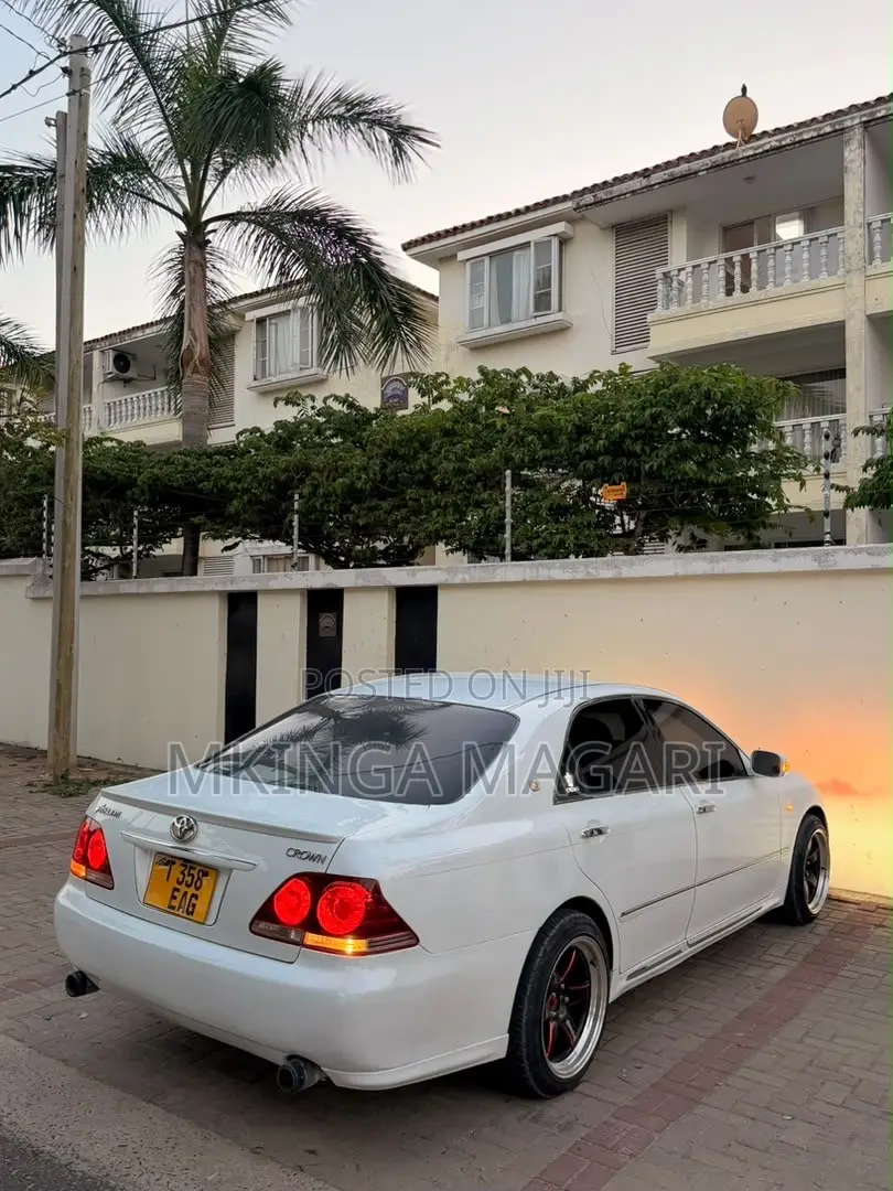 Toyota Crown 2006 White