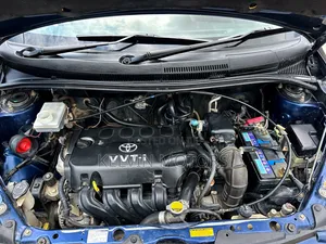 Toyota IST 2004 Blue