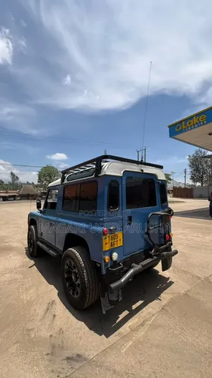 Land Rover Defender 2000 Blue