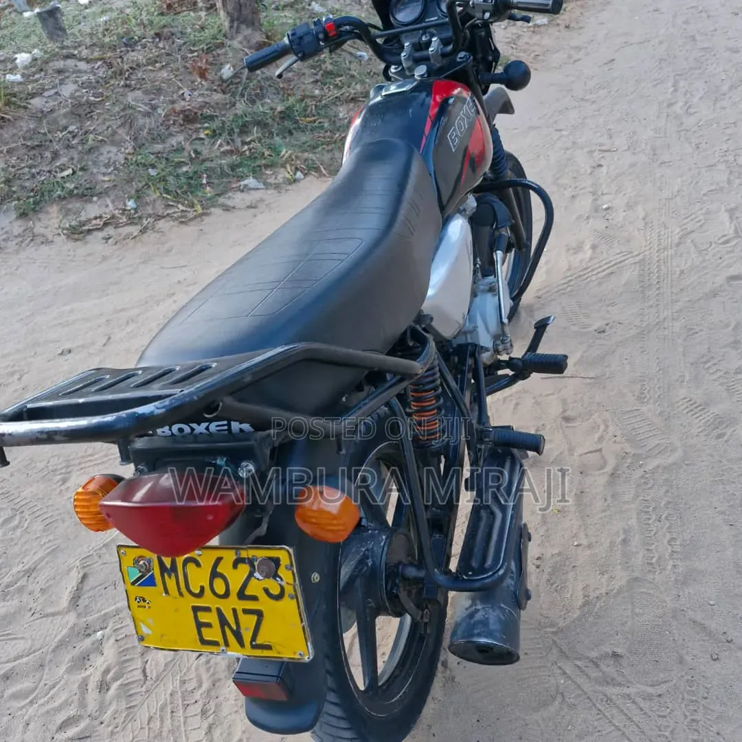 Bajaj Boxer X125 2026 Black