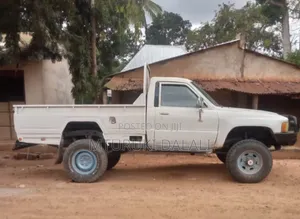 Toyota Land Cruiser 75 Pickup 1990 White