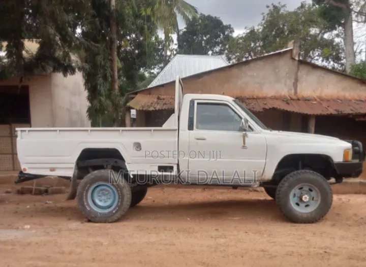 Toyota Land Cruiser 75 Pickup 1990 White