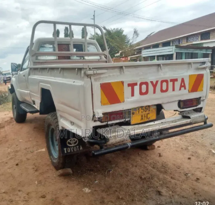 Toyota Land Cruiser 75 Pickup 1990 White