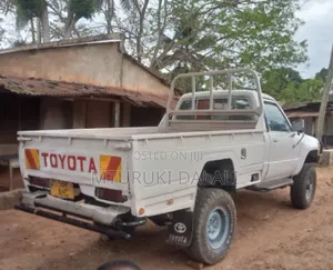 Toyota Land Cruiser 75 Pickup 1990 White