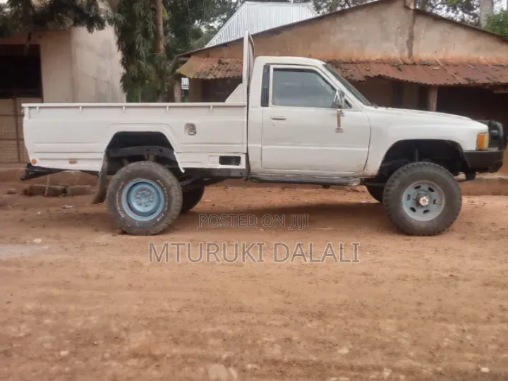 Toyota Land Cruiser 75 Pickup 1990 White
